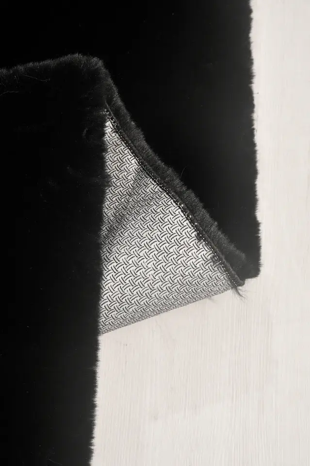 Tavşan Poly Peluş Halı -Siyah- Yüksek Kalite-Ekstra Yumuşak - Kaymaz Özel Tabanlı - Özel Ölçü